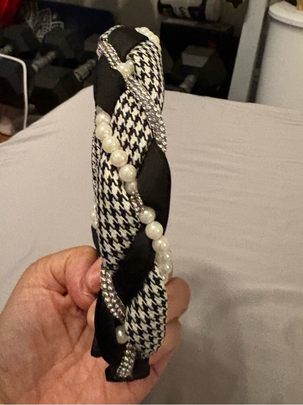 Charm Black & White Braided Pearl Headband with Silver Accent - Picture 3 of 3